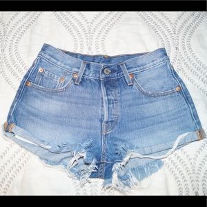 LEVI JEAN SHORTS